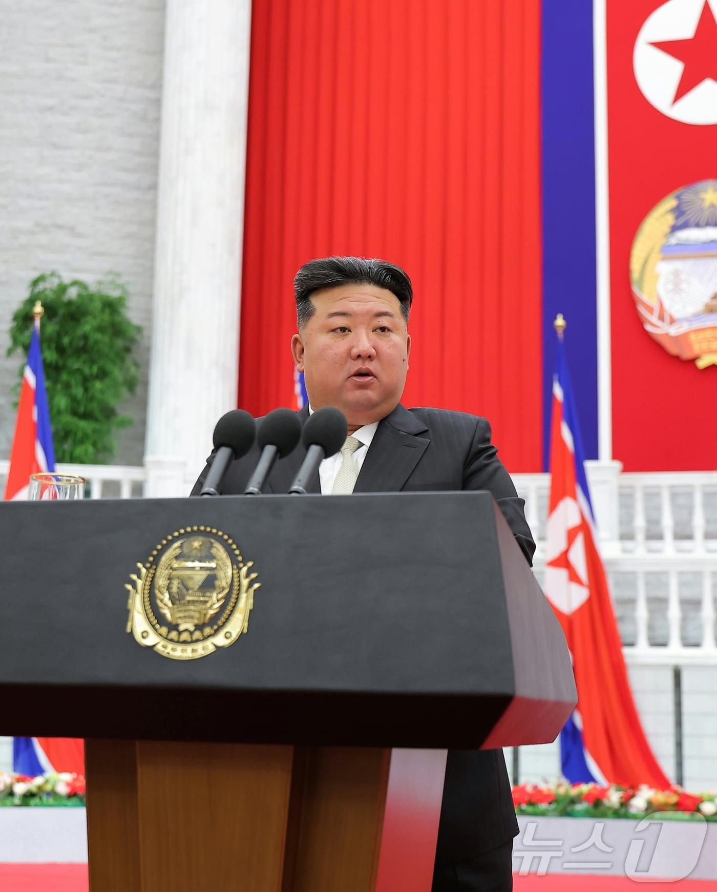 본문 이미지 - (평양 노동신문=뉴스1) = 북한 김정은 노동당 총비서. [국내에서만 사용가능. 재배포 금지. DB 금지. For Use Only in the Republic of Korea. Redistribution Prohibited] rodongphoto@news1.kr