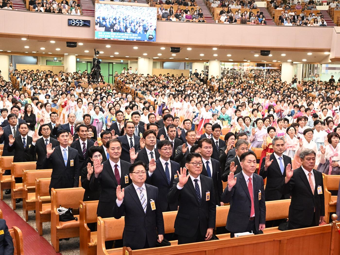 본문 이미지 - 대성전에서 열린 장로 장립예배(여의도순복음교회 제공)