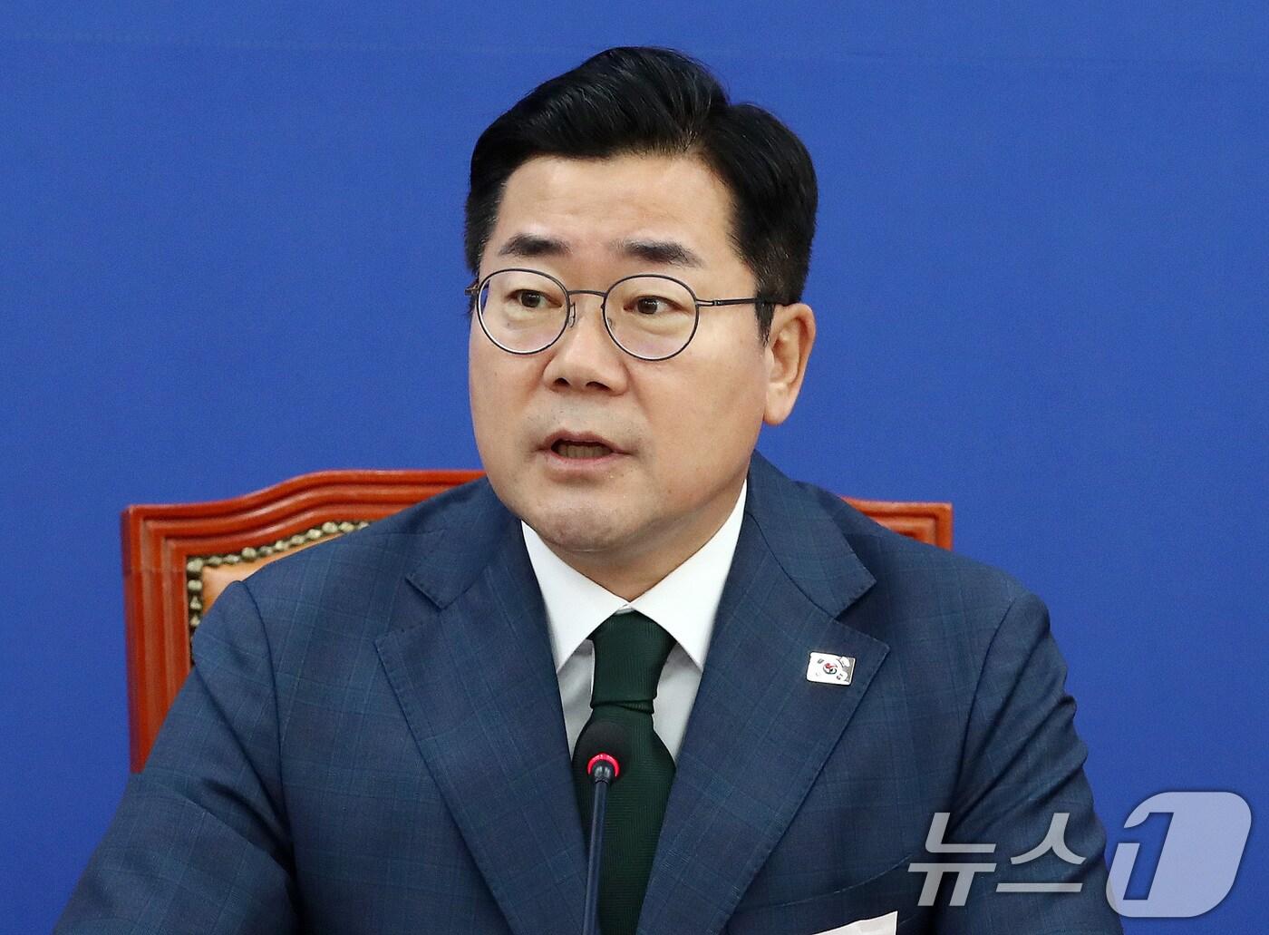 본문 이미지 - 박찬대 더불어민주당 원내대표가 10일 오전 서울 여의도 국회에서 열린 원내대책회의에서 모두발언을 하고 있다. 2024.9.10/뉴스1 ⓒ News1 박세연 기자