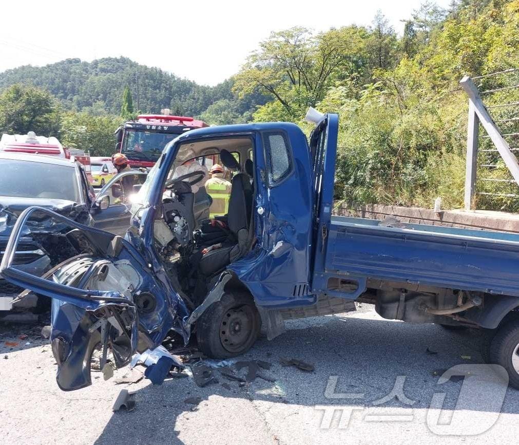 영월서 1톤 포터·렉스턴 충돌…1명 숨지고 2명 이송 - 뉴스1
