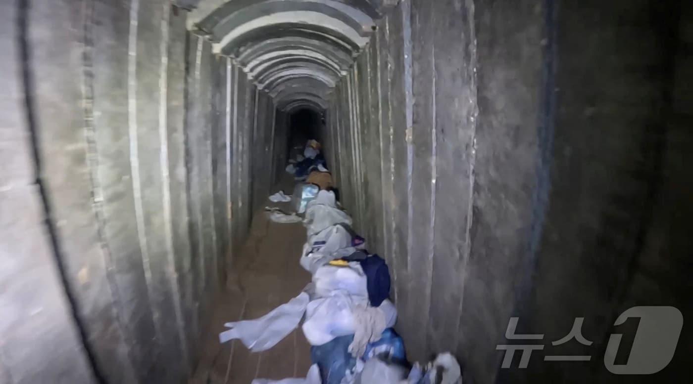 이스라엘군이 10일(현지시간) 팔레스타인 무장정파 하마스가 지난달 살해한 인질 6명이 억류되어 있었던 터널을 공개했다. 2024.9.10. ⓒ 로이터=뉴스1 ⓒ News1 이창규 기자