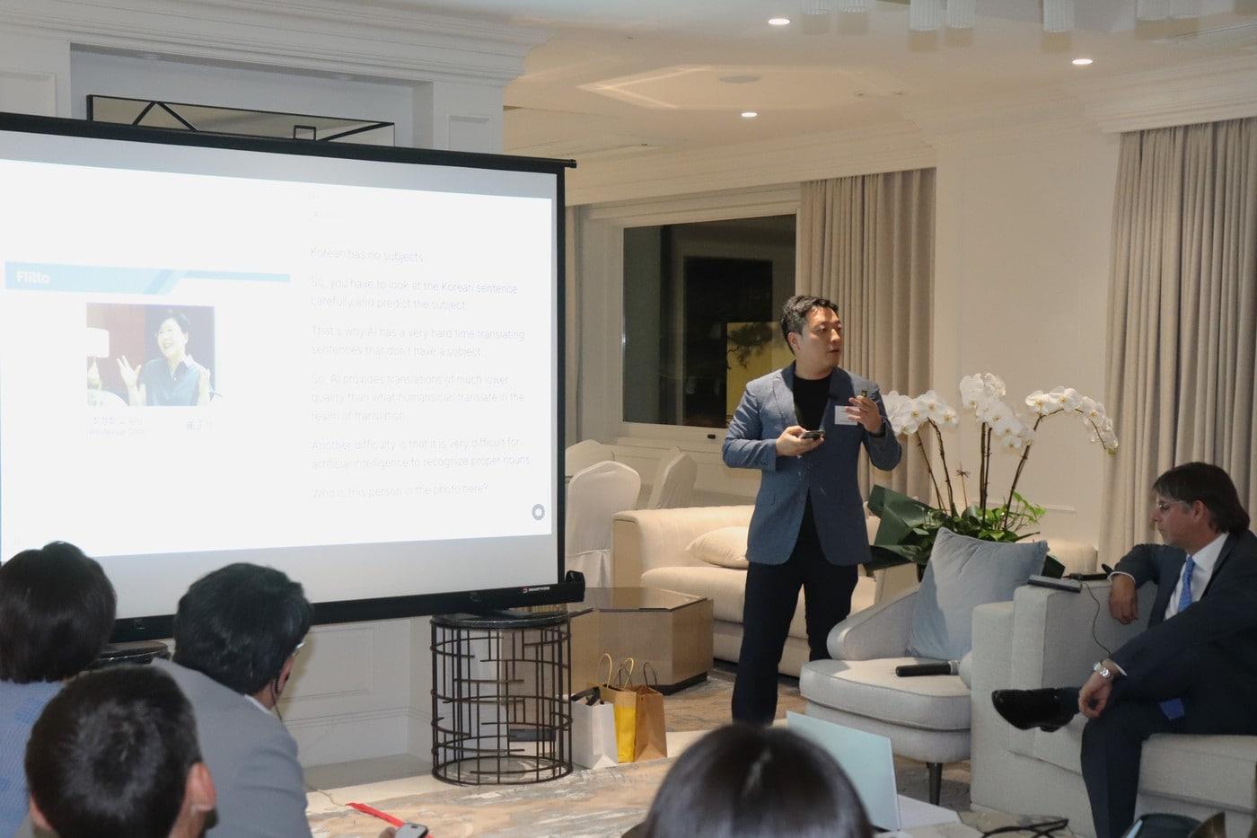 10일 제354회 CICI '문화소통포럼'에서 플리토의 이정수 대표가 '언어의 장벽이 무너진 후 세상의 변화'를 주제로 특강을 진행하고 있다.(CIC 제공)