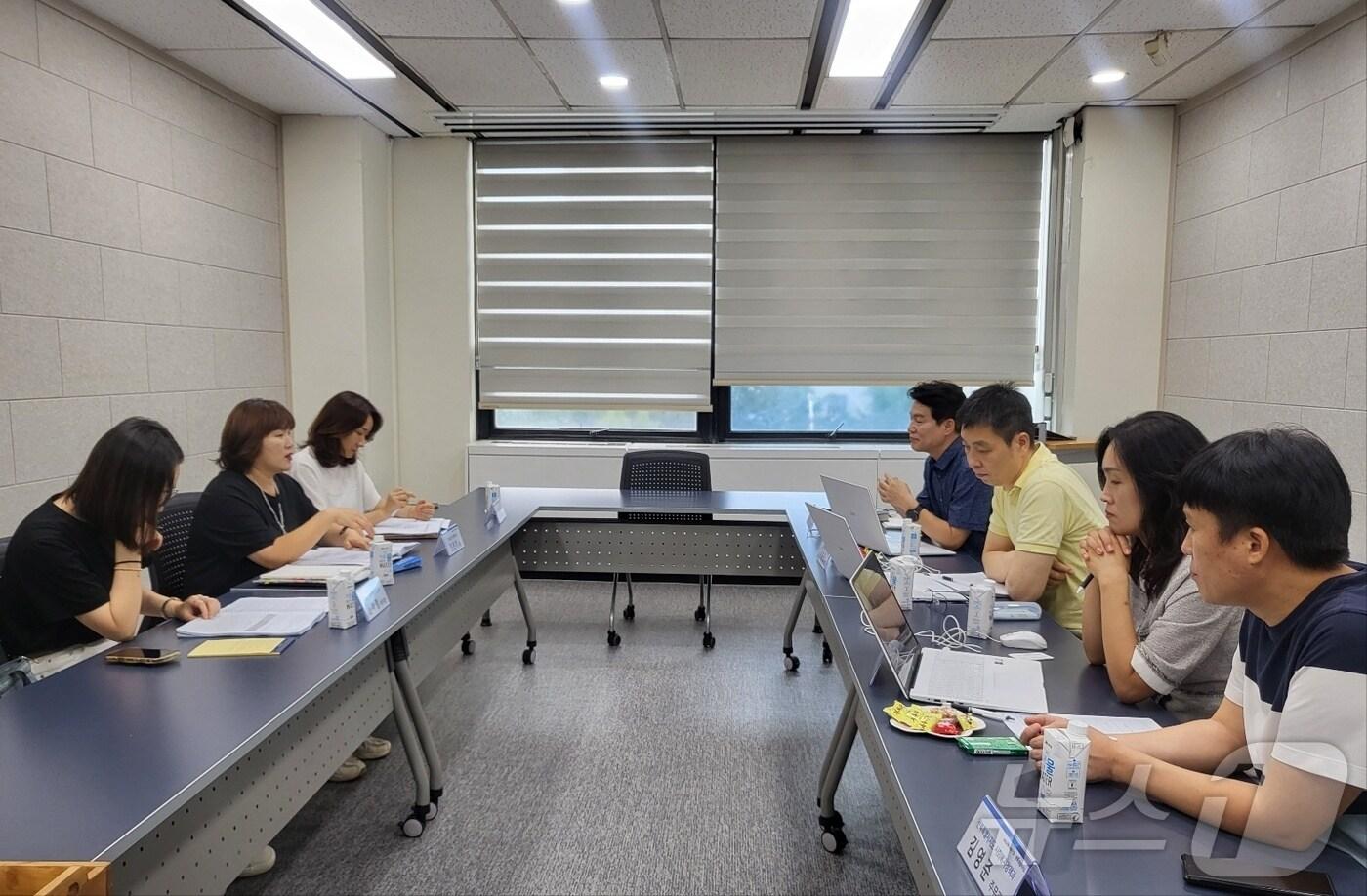 11일 전북자치도사회서비스원이 정읍시청 소회의실에서 시군의 지역사회보장계획 역량 강화를 위한 컨설팅을 진행하고 있다.(서비스원제공)2024.9.11/뉴스1