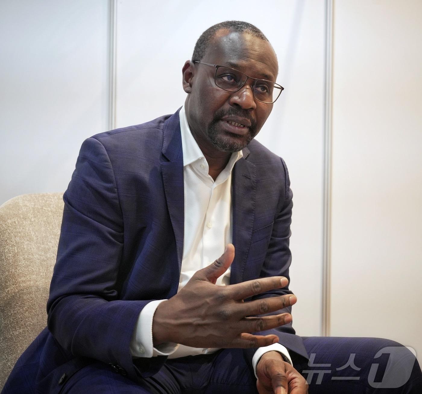 본문 이미지 - 마삼바 티오예 UN 기후변화협약 글로벌혁신허브 총괄이 11일 인천 중구 인스파이어 엔터테인먼트 리조트에서 뉴스1과 인터뷰하고 있다. ⓒ 뉴스1 황덕현 기자