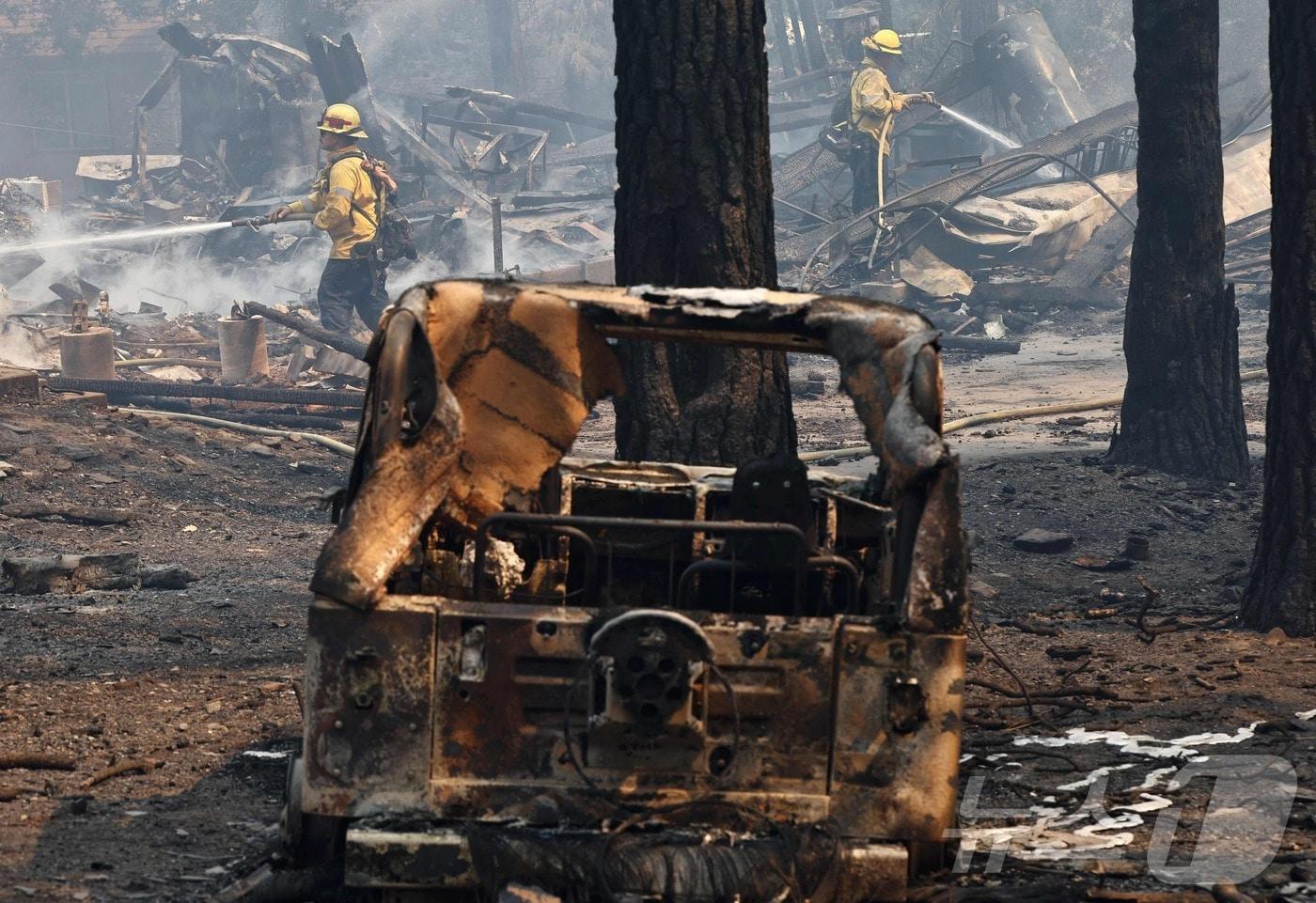 11일(현지시간) 미국 캘리포니아 라이트우드 인근 산림에서 발생한 화재로 인해 뼈대만 남은 자동차의 모습. 2024.09.11 ⓒ AFP=뉴스1 ⓒ News1 윤주현 기자