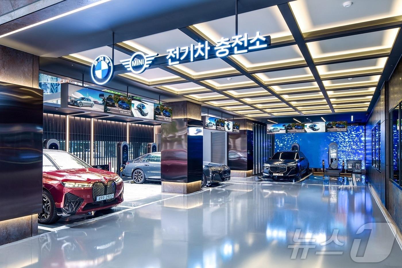 본문 이미지 -  서울 중구 회현동에 마련한 BMW 차징 허브 라운지 모습.(BMW그룹 코리아 제공)