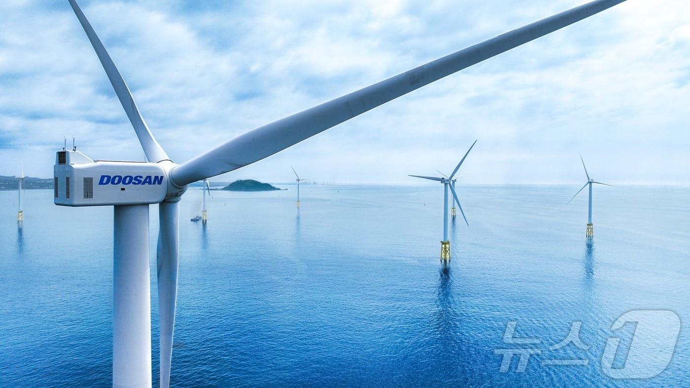 본문 이미지 - 두산에너빌리티가 제주 한림읍 인근 해상에 설치한 5.5㎿ 해상풍력발전기(자료사진, 두산에너빌리티 제공)