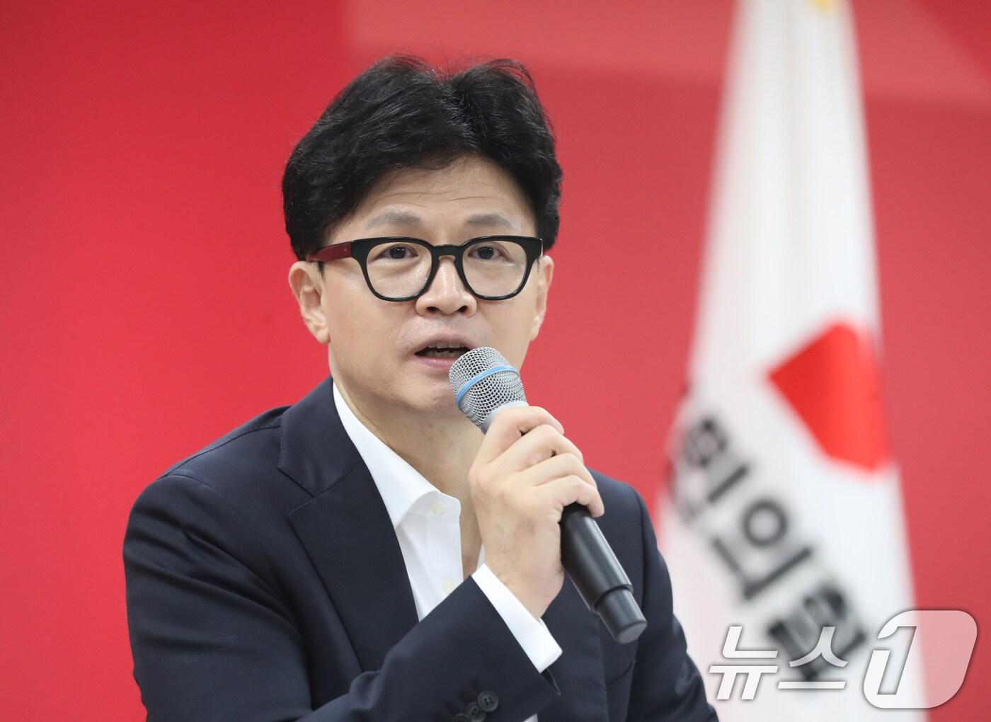 본문 이미지 - 한동훈 국민의힘 대표가 지난 12일 오전 경기 안성시 농협안성농식품물류센터에서 열린 현장최고위원회의에서 발언하는 모습. 2024.9.12/뉴스1 ⓒ News1 김영운 기자