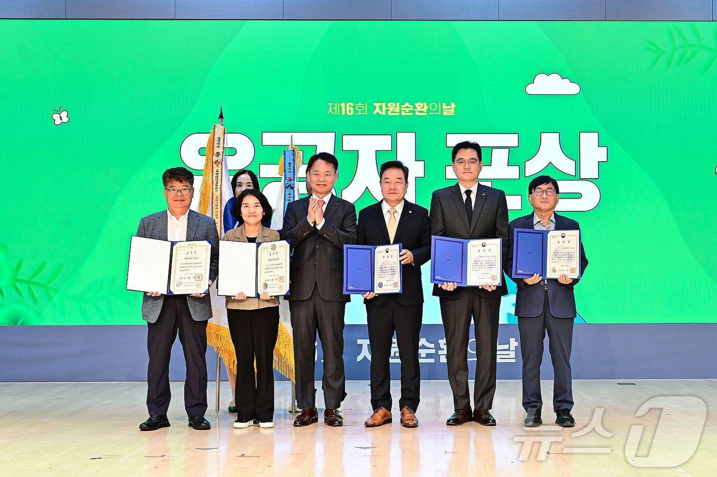 본문 이미지 - 은평구가 음식물류 폐기물 관리 지자체 성과평가에서 대상을 수상했다. (은평구청 제공)