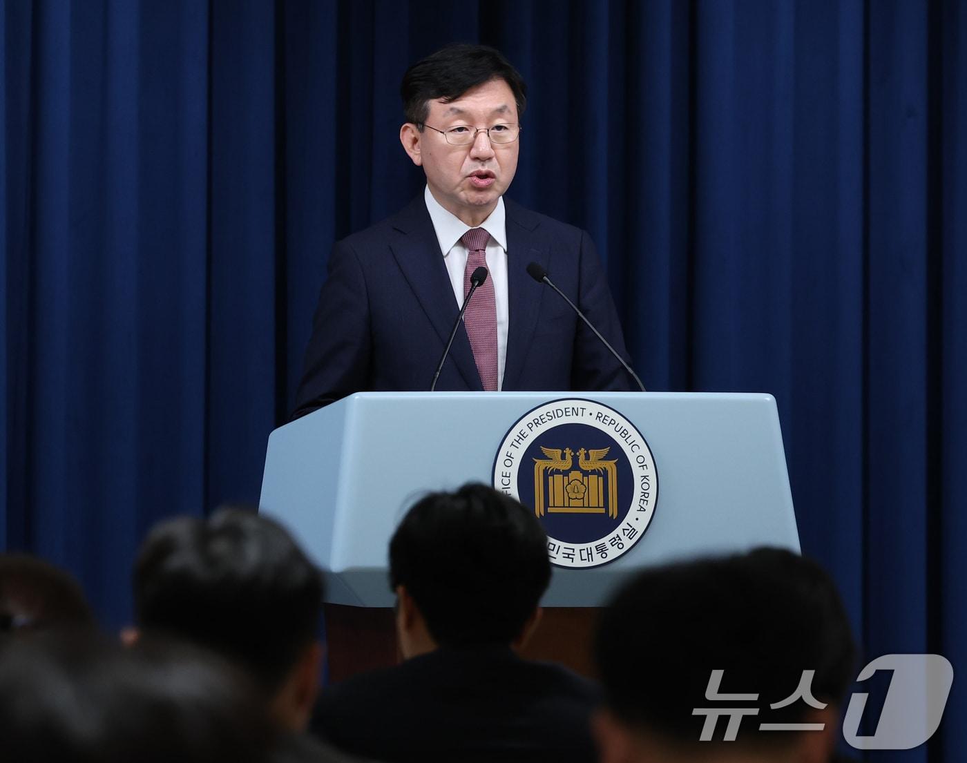 본문 이미지 - 성태윤 정책실장이 12일 용산 대통령실 청사에서 에너지 정책 및 원자력 발전소 관련 브리핑을 하고 있다. 2024.9.12/뉴스1 ⓒ News1 송원영 기자