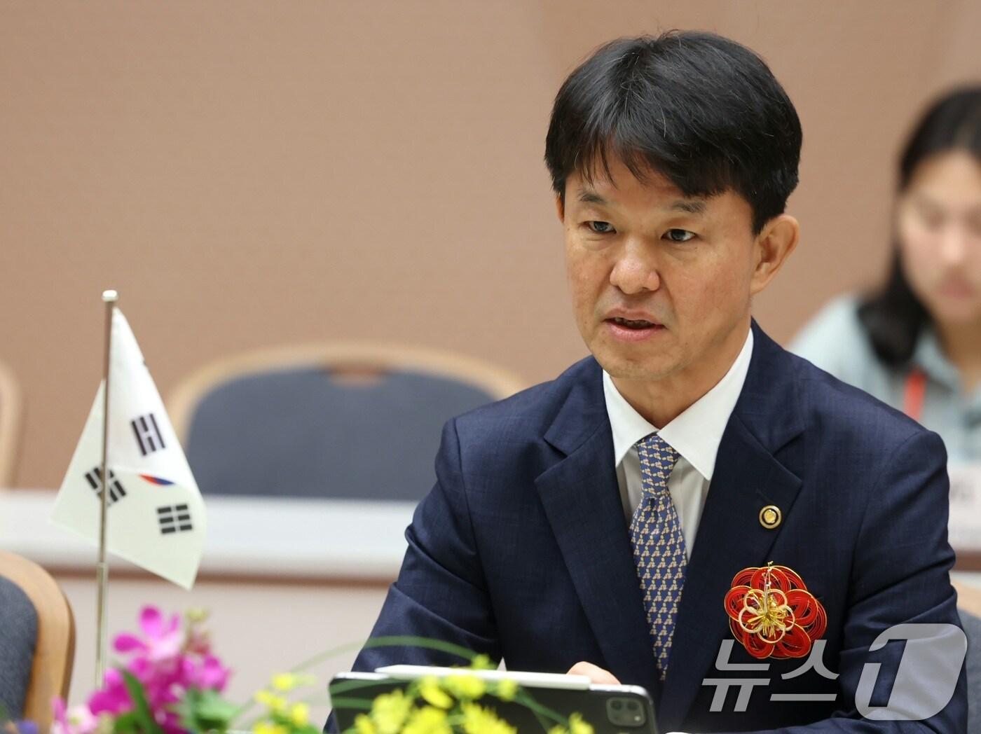 본문 이미지 - 용호성 문화체육관광부 제1차관이 12일 일본 교토 국립교토국제회관에서 모리야마 마사히토 일본 문부과학대신과 한-일 양자회의를 하고 있다. (문화체육관광부 제공) 2024.9.12/뉴스1