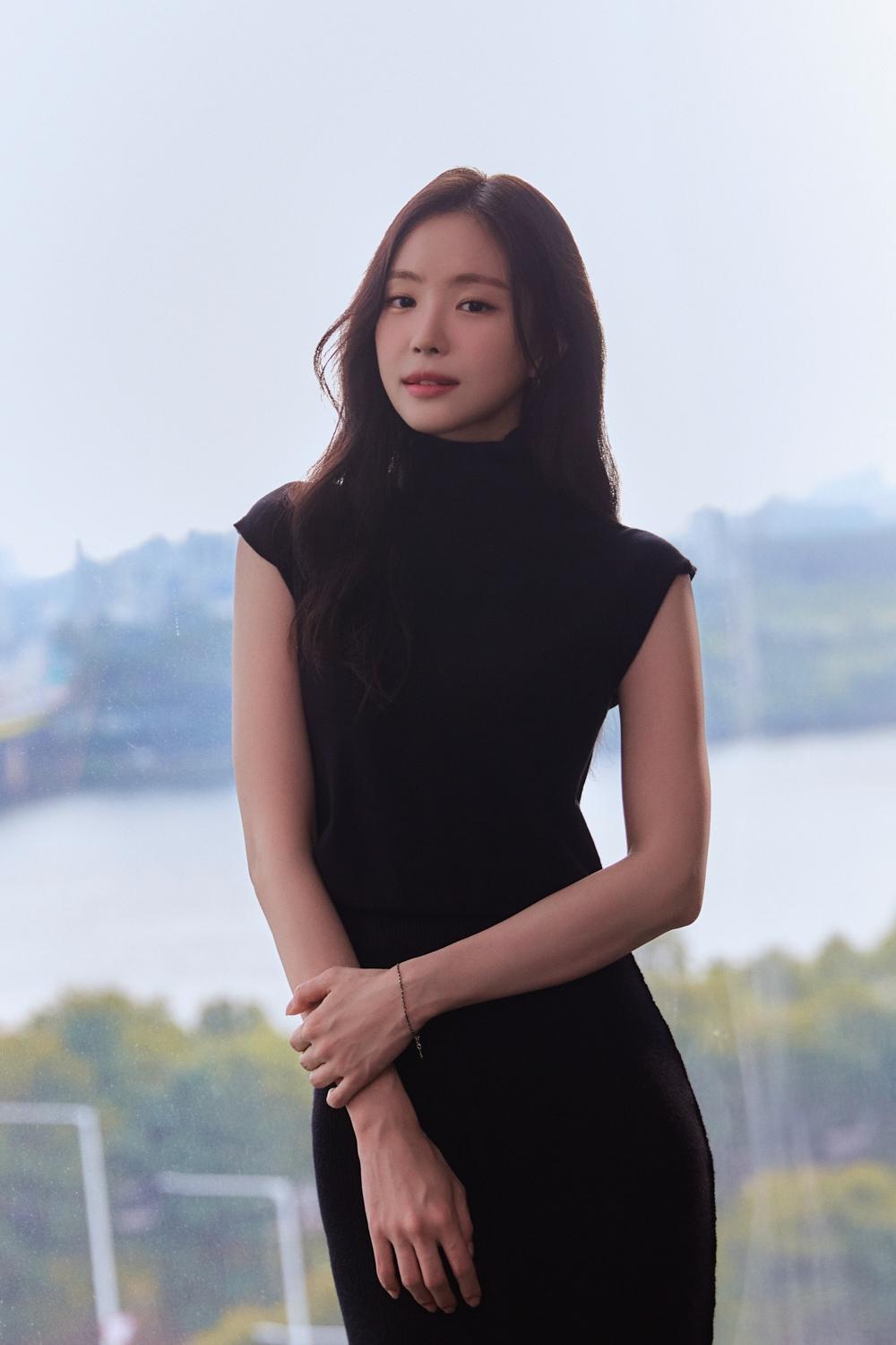 본문 이미지 - 손나은 / YG 엔터테인먼트