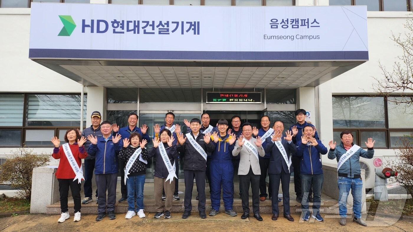 본문 이미지 -  충북 음성군 인구가 3년 8개월 만에 세 자릿수가 증가하며 눈길을 끌고 있다. 사진은 '내고장 음성愛 주소갖기' 운동.(음성군 제공)2024.9.23/뉴스1