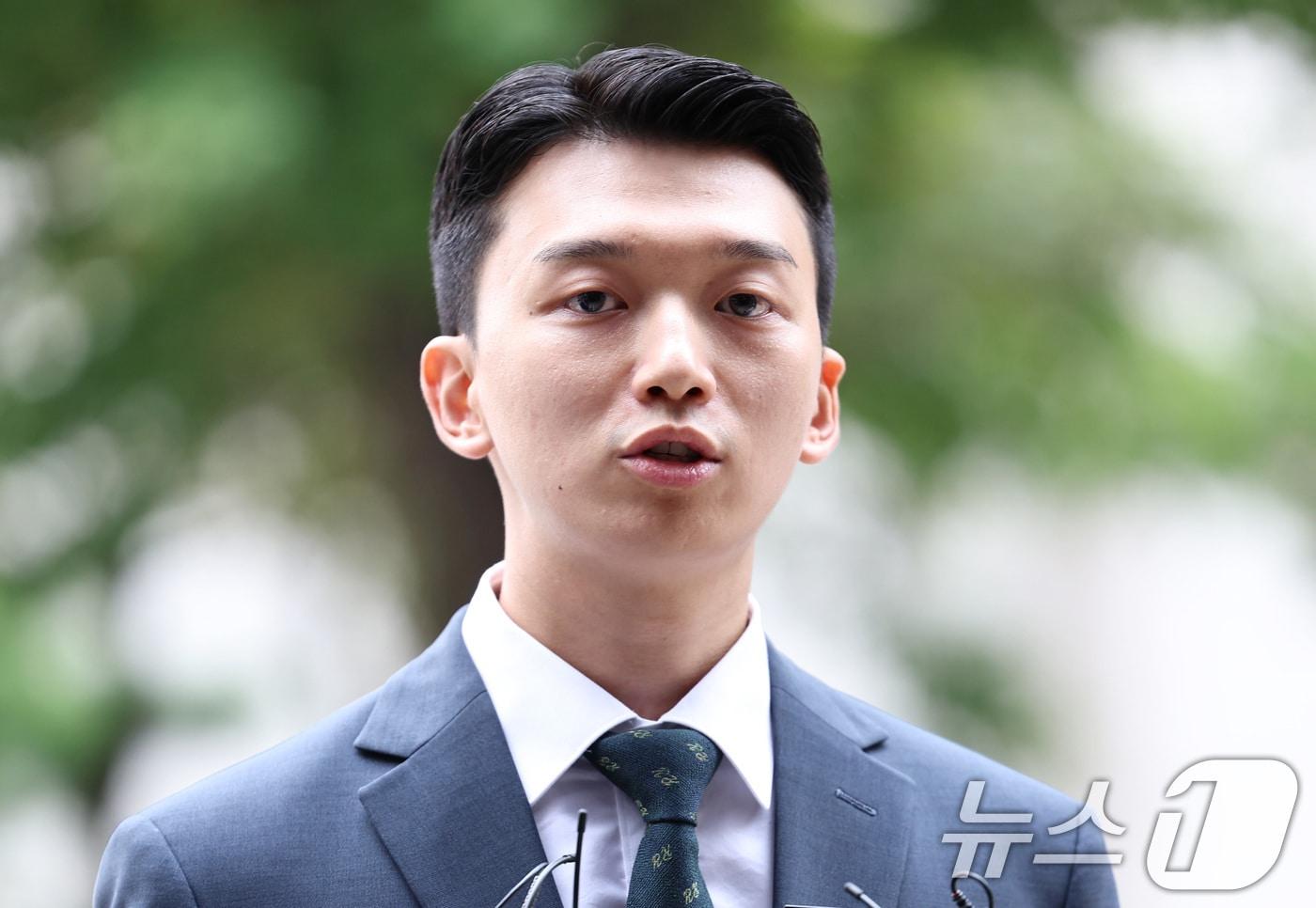 김태근 가톨릭중앙의료원 전공의 대표가 13일 오전 대한의사협회(의협) 전·현직 간부들의 전공의 집단 사직 공모 혐의 관련 참고인 조사를 받기 위해 서울 마포구 서울경찰청 광역수사대에 출석하며 입장을 밝히고 있다. 2024.9.13/뉴스1 ⓒ News1 구윤성 기자