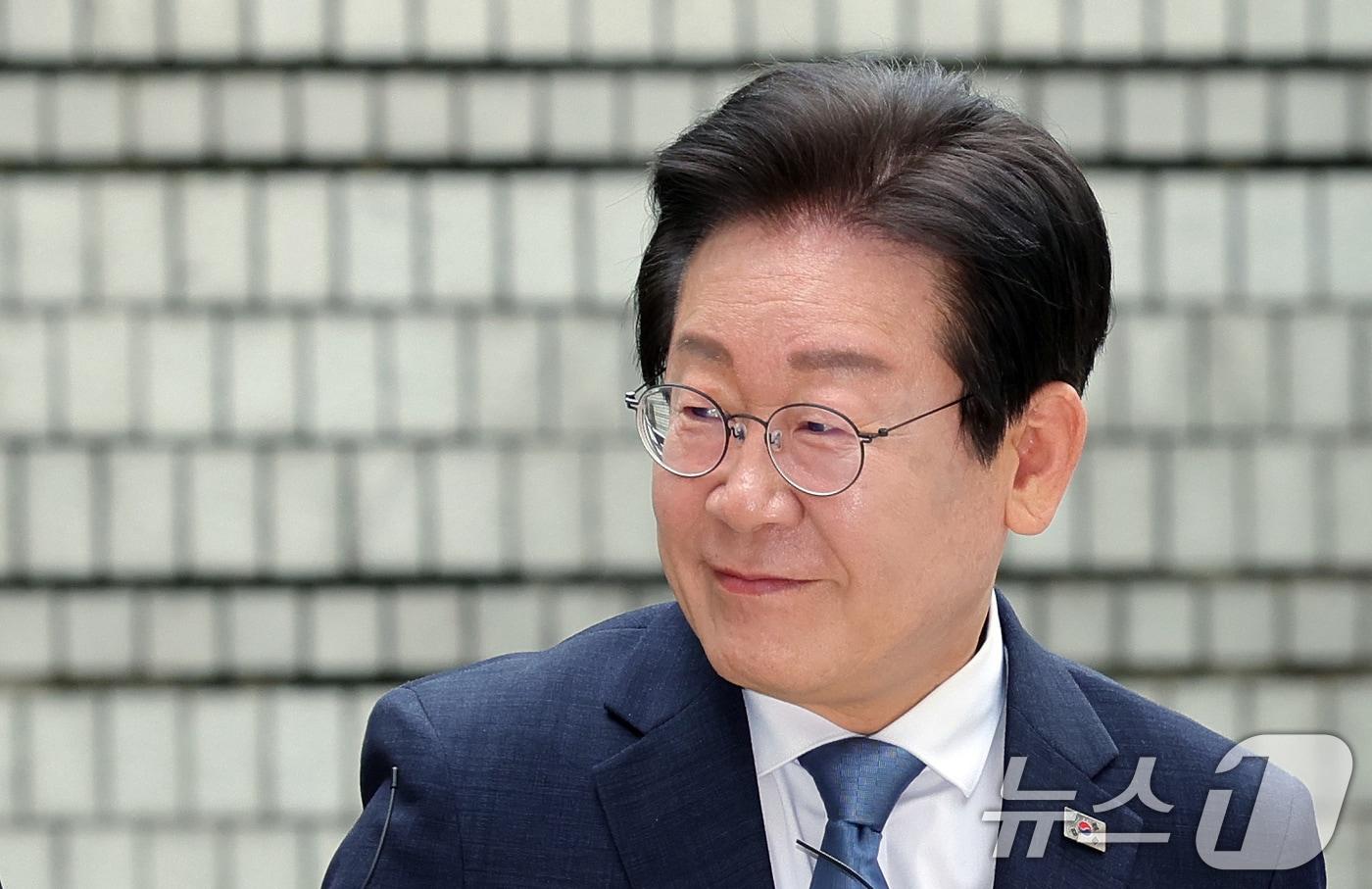 본문 이미지 - 이재명 더불어민주당 대표가 13일 오전 서울 서초구 중앙지방법원에서 열린 '대장동 배임·성남FC 뇌물' 관련 특정범죄가중처벌등에관한법률위반(뇌물) 등 1심 속행 공판에 출석하고 있다. 2024.9.13/뉴스1 ⓒ News1 박정호 기자