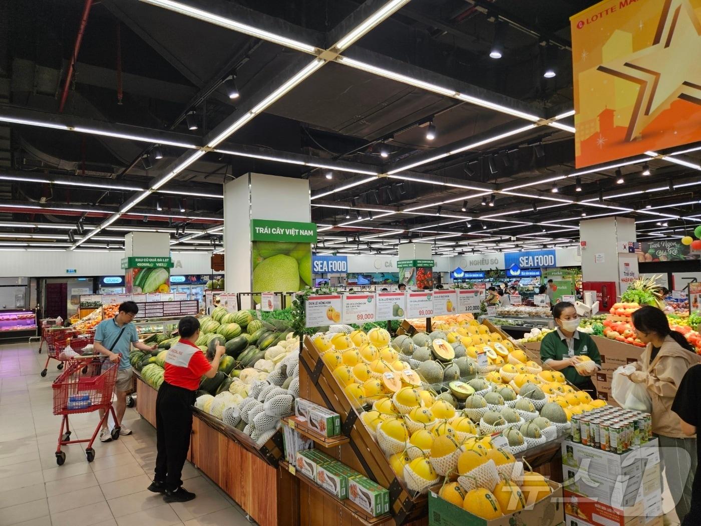 본문 이미지 - 베트남 호찌민 소재 롯데마트 남사이공점.ⓒ 뉴스1/김진희 기자.