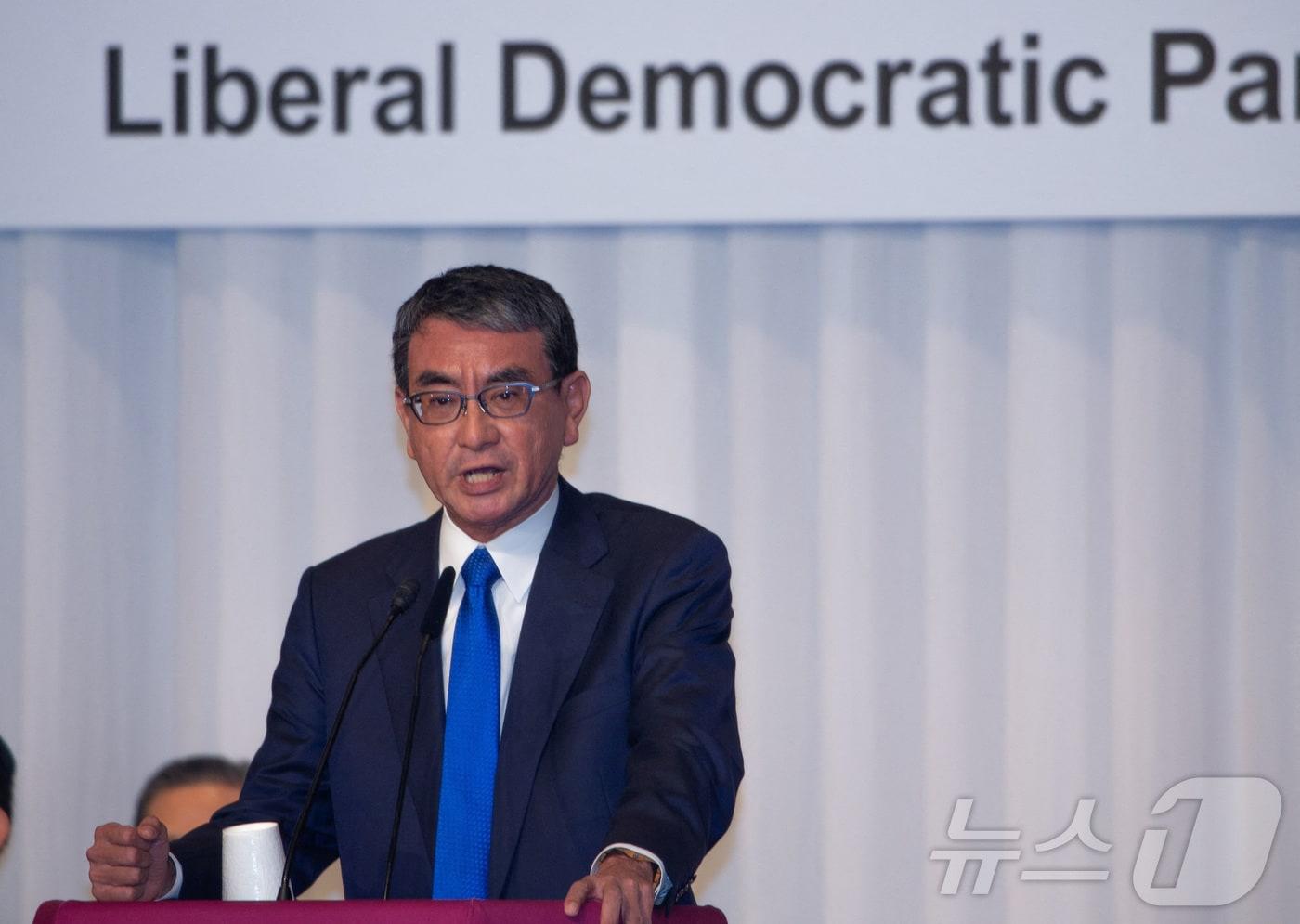 12일 일본 도쿄에서 열린 집권 자민당 총재 선거에 출마한 고노 다로 디지털담당상이 후보 소견발표 연설회에서 연설하고 있다. 자민당 총재 선거는 오는 27일 실시될 예정이다. 2024.09.12 ⓒ 로이터=뉴스1 ⓒ News1 김지완 기자