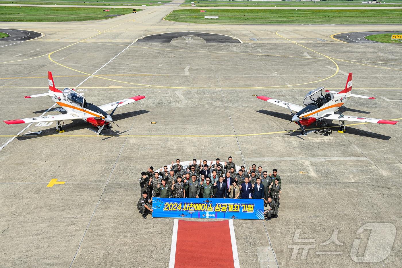 본문 이미지 - 13일 공군 제3훈련비행단 기지에서 2024년 사천에어쇼 성공 개최를 기원하는 기념 행사가 진행되고 있다.(제3훈비 제공)