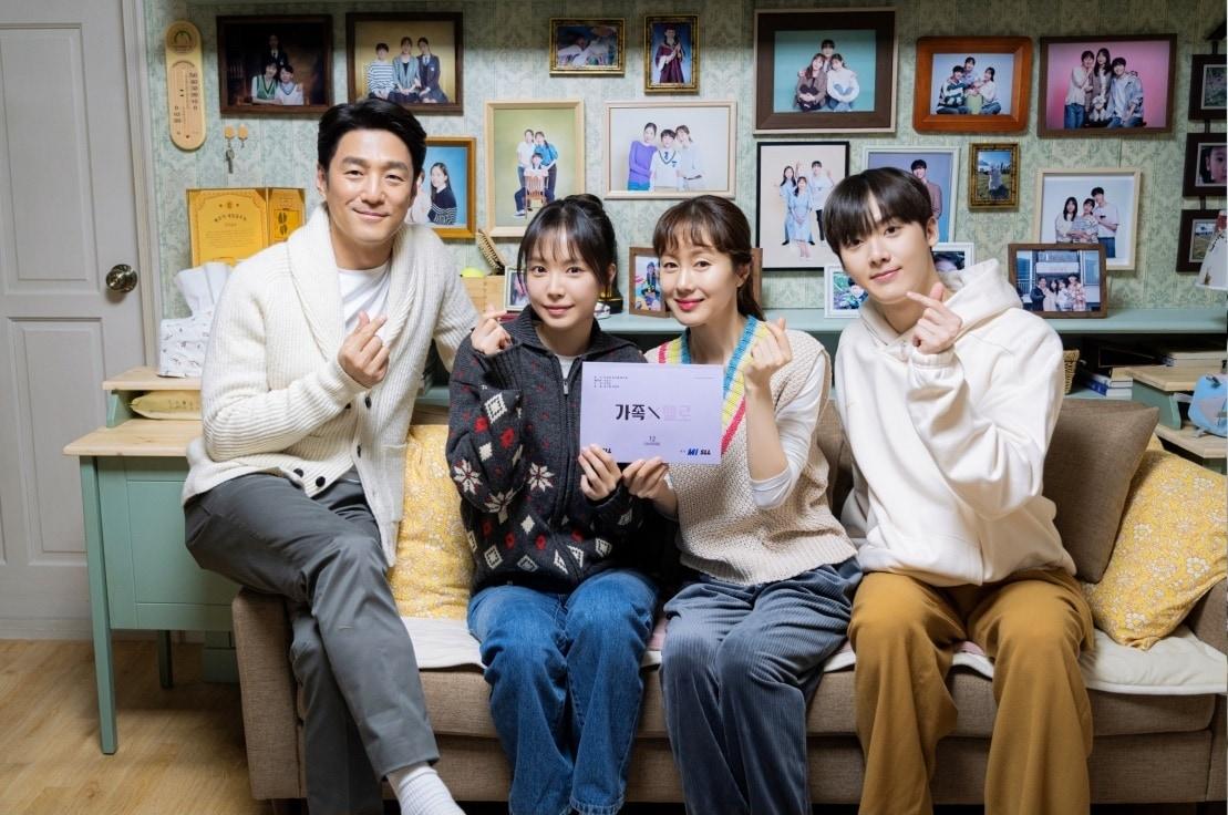 본문 이미지 - '가족X멜로' 배우들