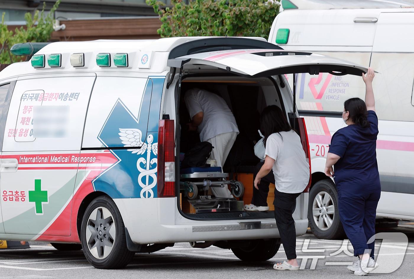 지난해 9월 18일 오후 서울 시내 대학병원 응급의료센터 앞에 도착한 구급차/뉴스1 ⓒ News1 박정호 기자