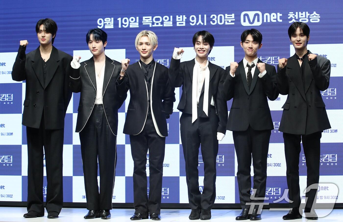 템페스트가 19일 오전 서울 강남구 논현로 엘리에나호텔에서 열린 엠넷 '로드 투 킹덤: 에이스 오브 에이스'(이하 '로드 투 킹덤')의 제작발표회에 참석해 포즈를 취하고 있다. '로드 투 킹덤: 에이스 오브 에이스'는 K팝 보이그룹 라이징 프로젝트로, 실력과 잠재력을 갖추고 있는 그룹들을 재조명하는 서바이벌이다. 2024.9.19/뉴스1 ⓒ News1 권현진 기자