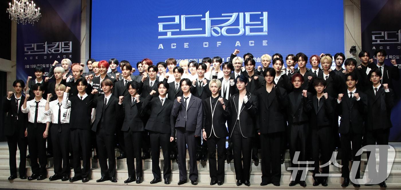 19일 오전 서울 강남구 논현로 엘리에나호텔에서 열린 엠넷 '로드 투 킹덤: 에이스 오브 에이스'(이하 '로드 투 킹덤')의 제작발표회에서 출연자들이 포즈를 취하고 있다. '로드 투 킹덤: 에이스 오브 에이스'는 K팝 보이그룹 라이징 프로젝트로, 실력과 잠재력을 갖추고 있는 그룹들을 재조명하는 서바이벌이다. 2024.9.19/뉴스1 ⓒ News1 권현진 기자
