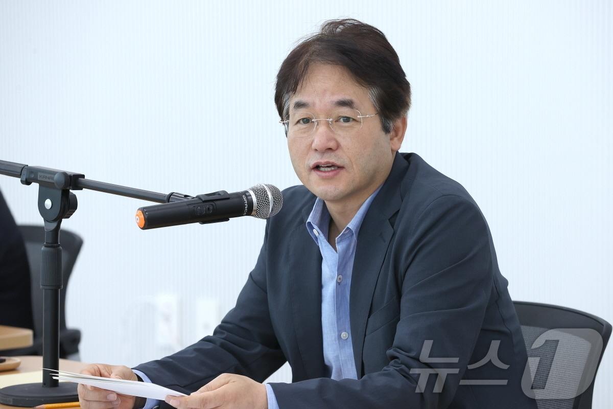 본문 이미지 - 이동환 고양시장이 19일 간부회의에서 과학고 유치를 위한 전방위적 노력이 필요하다고 강조하고 있다. (고양시 제공)
