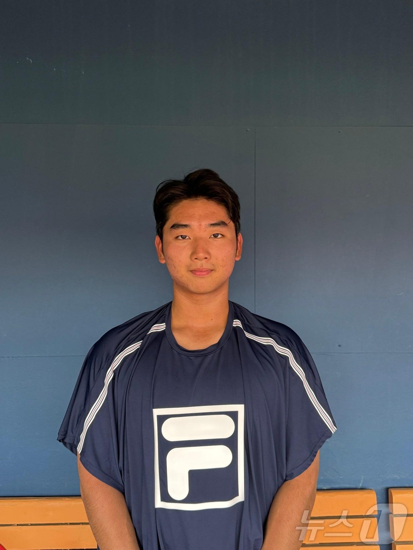 본문 이미지 - 두산 베어스 신인 포수 류현준이 데뷔 처음으로 1군에 등록됐다. (두산 제공)