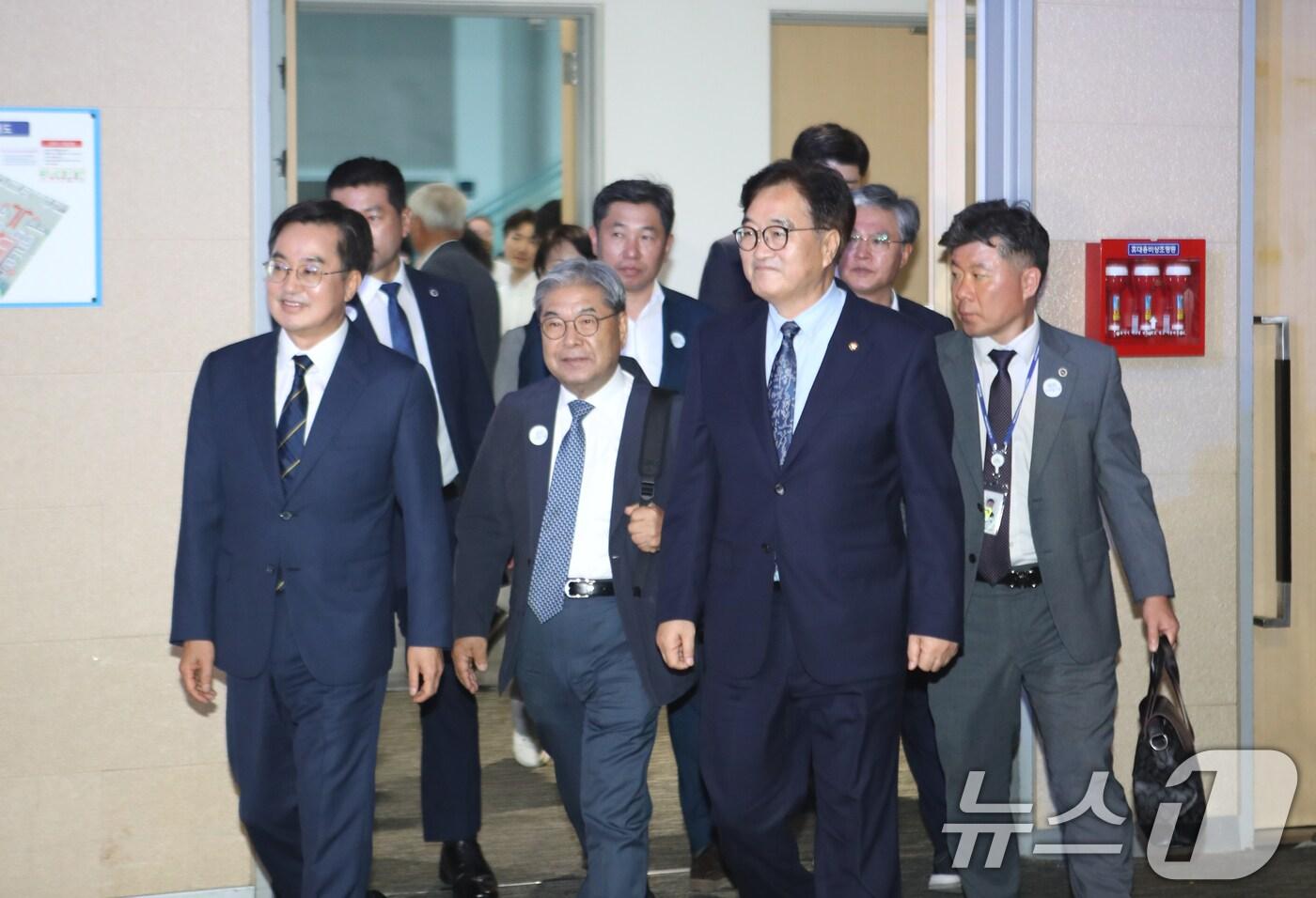 본문 이미지 - 우원식 국회의장과 김동연 경기도지사가 19일 광주 김대중컨벤션센터에서 열린 9·19 평양공동선언 6주년 기념행사에 참석하기 위해 입장하고 있다.2024.9.19/뉴스1 ⓒ News1 박준배 기자