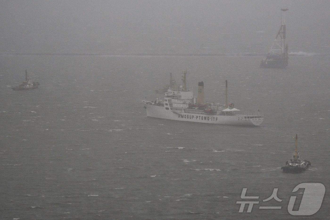 2일(현지시간) 필리핀 마닐라만에서 11호 태풍 '야기'로 인해 흐린 날씨가 관측되고 있다. 2024.09.02 ⓒ AFP=뉴스1 ⓒ News1 정지윤 기자