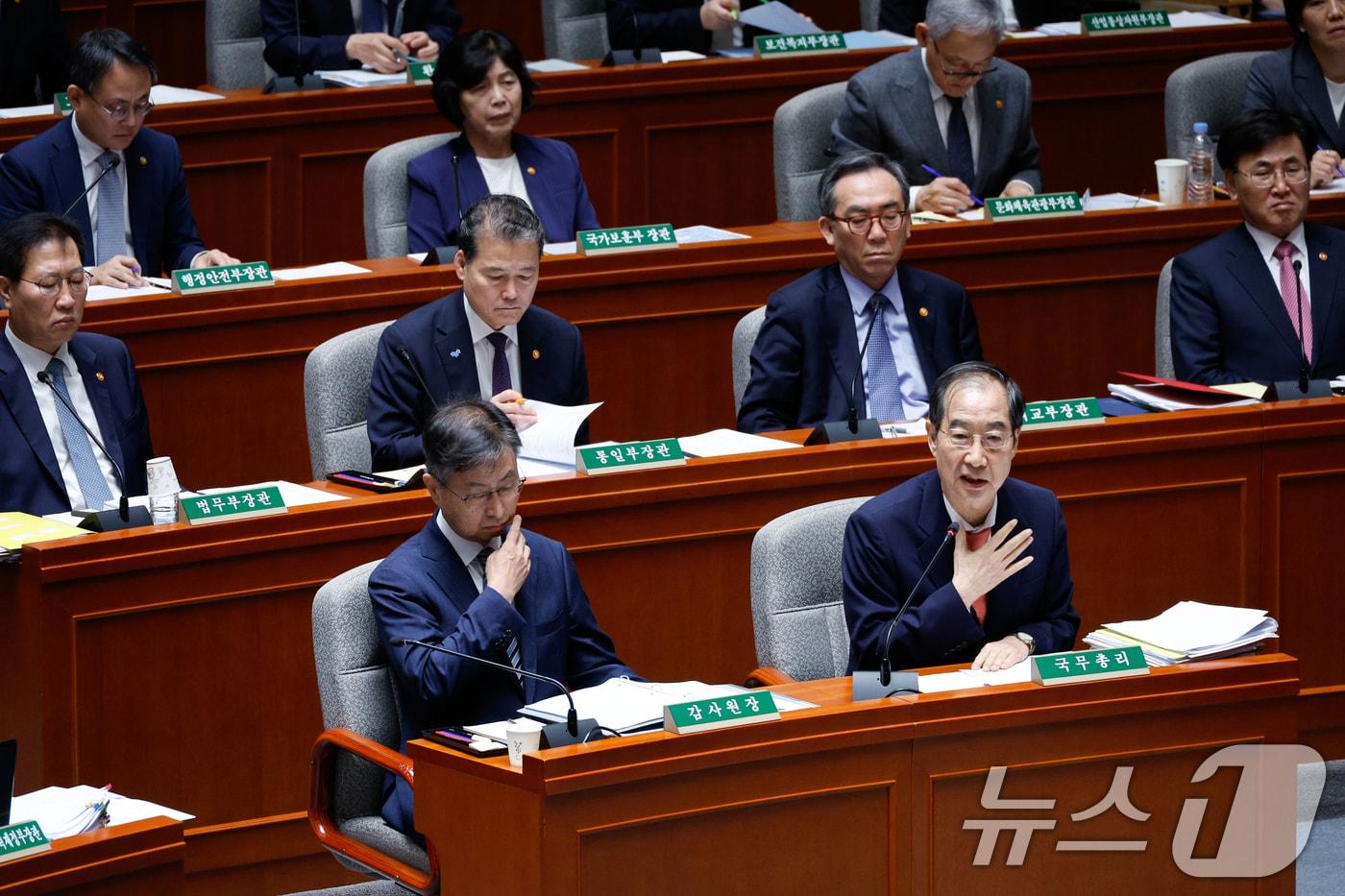 한덕수 국무총리가 2일 오전 서울 여의도 국회에서 열린 제418회국회(정기회) 제1차 예산결산특별위원회 전체회의에서 황정아 더불어민주당 의원 질의에 답하고 있다. 2024.9.2/뉴스1 ⓒ News1 안은나 기자