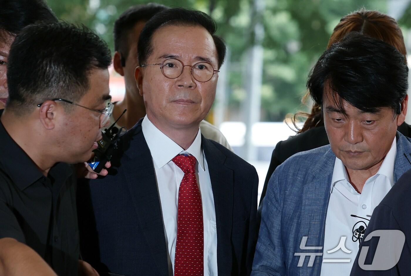 업무상 과실치사(10.29 이태원 참사 부실 대응) 혐의로 기소된 김광호 전 서울경찰청장이 2일 오후 서울 마포구 서울서부지방법원에서 열린 공판기일에 출석하고 있다. 2024.9.2/뉴스1 ⓒ News1 박정호 기자