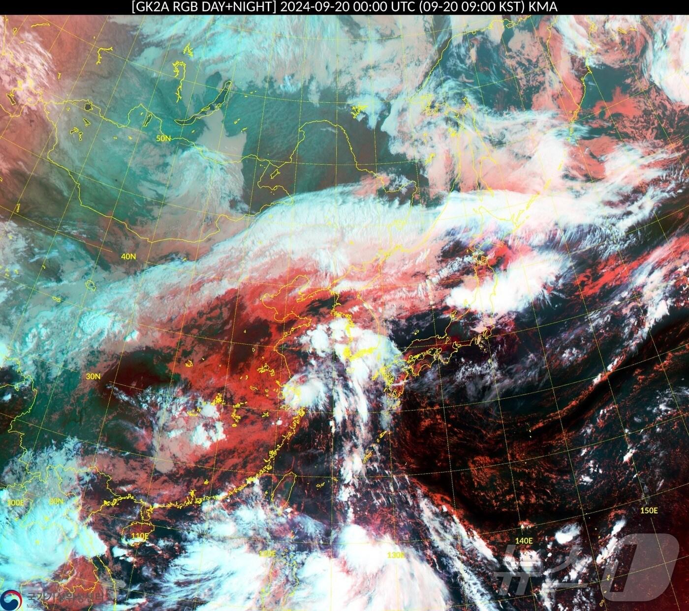 본문 이미지 - 20일 오전 9시 기준 천리안위성 2A호로 본 동아시아 일기도(기상청 국가기상위성센터 제공) ⓒ 뉴스1