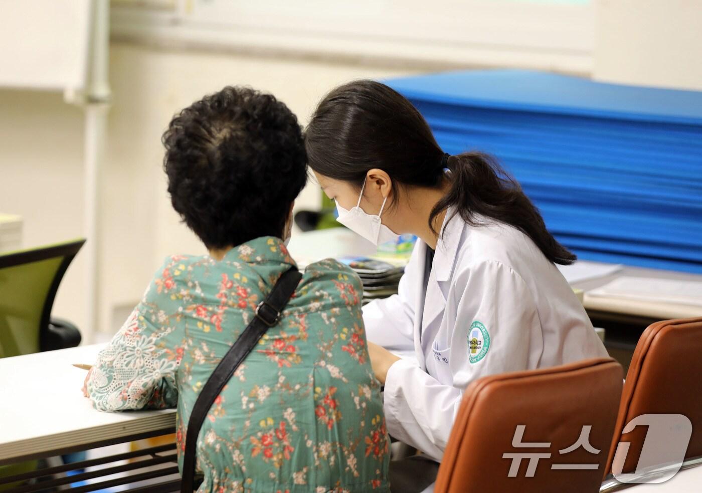 치매진단 검사 장면(자료사진)/뉴스1 ⓒ News1 