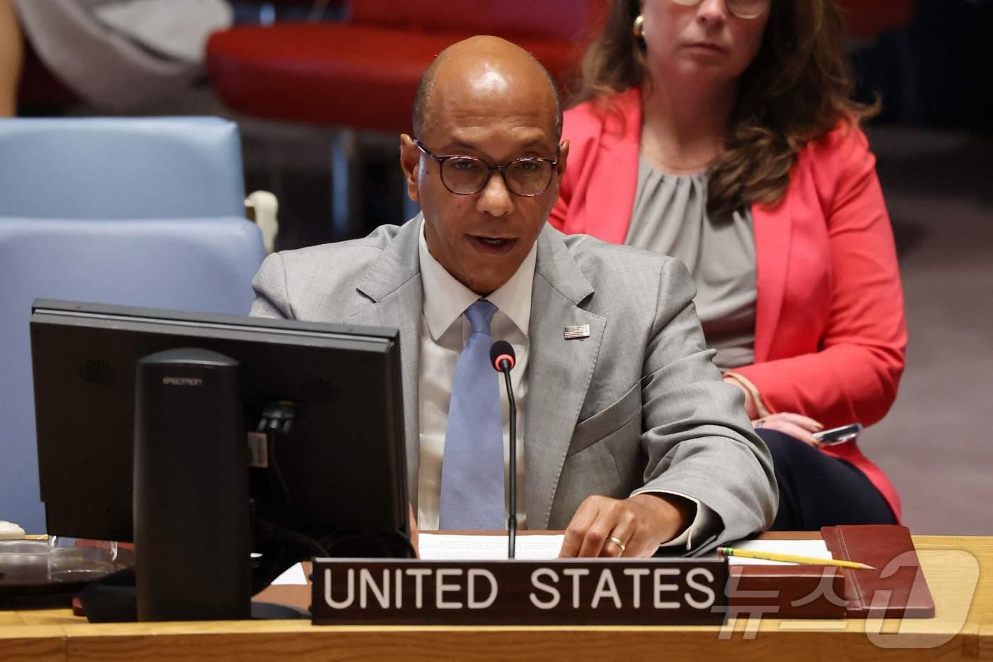 19일&#40;현지시간&#41; 미국 뉴욕에서 로버트 우드 유엔 주재 미국 차석대사가 발언하고 있다. 이번 회의는 레바논에서 호출기가 연쇄 폭발한 뒤 알제리가 아랍 국가들을 대표해 회의를 요청해 소집된 것이다. 2024.09.19 ⓒ AFP=뉴스1 ⓒ News1 김지완 기자