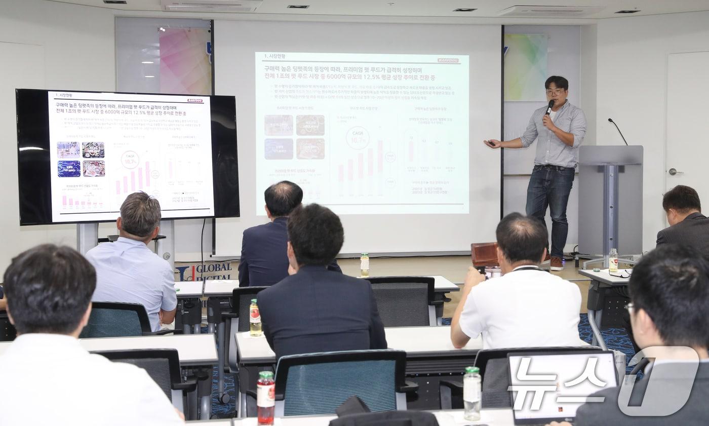 임경호 프레쉬아워 대표가 20일 오후 경기 성남시 분당구 글로벌디지털혁신네트워크(GDIN)에서 열린 '반려동물 산업 육성 협의회' 제6회 IR(기업설명회)데이에서 기업 발표를 하고 있다. 2024.9.20/뉴스1 ⓒ News1 김영운 기자