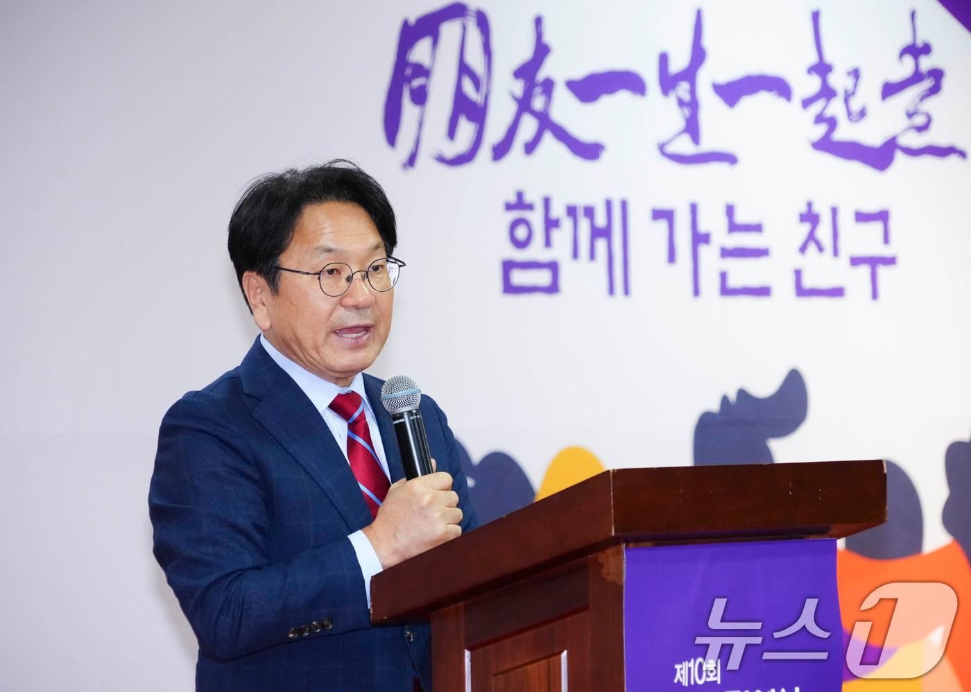 본문 이미지 - 강기정 광주시장이 20일 오후 서구 광주차이나센터에서 열린 '제10회 중국문화주간 개막식'에 참석해 인사말을 하고 있다.(광주시 제공)2024.9.21/뉴스1 ⓒ News1 박준배 기자