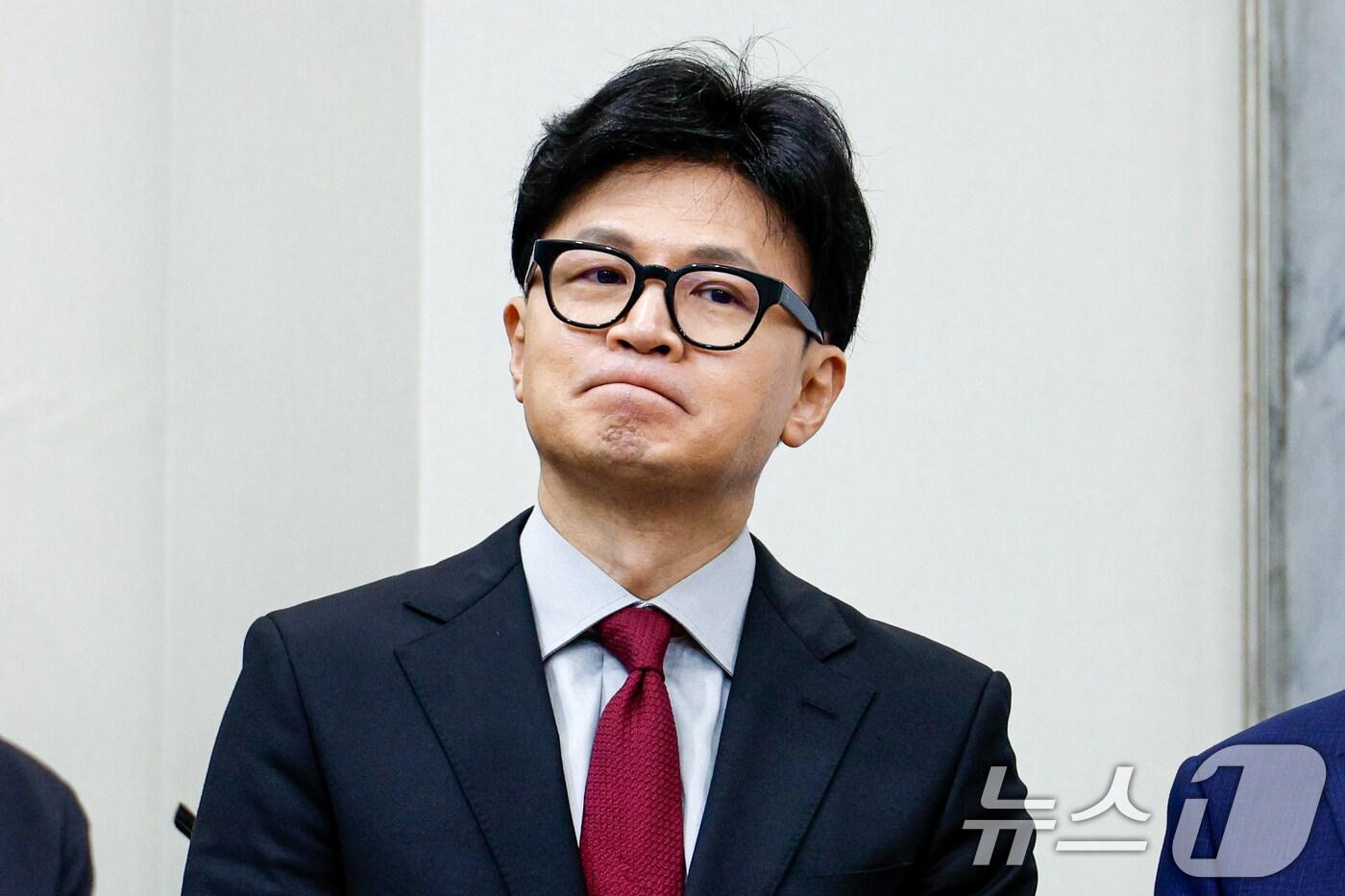 본문 이미지 - 한동훈 국민의힘 대표가 23일 오전 서울 여의도 국회에서 열린 10·16 재보궐선거 후보자 추천장 수여식에 참석하고 있다. 2024.9.23/뉴스1 ⓒ News1 안은나 기자