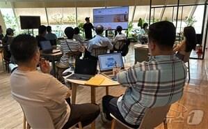 본문 이미지 - '소담스퀘어 in 부산'에서 과거 진행한 소상공인 교육 현장 사진(중소기업유통센터 제공)