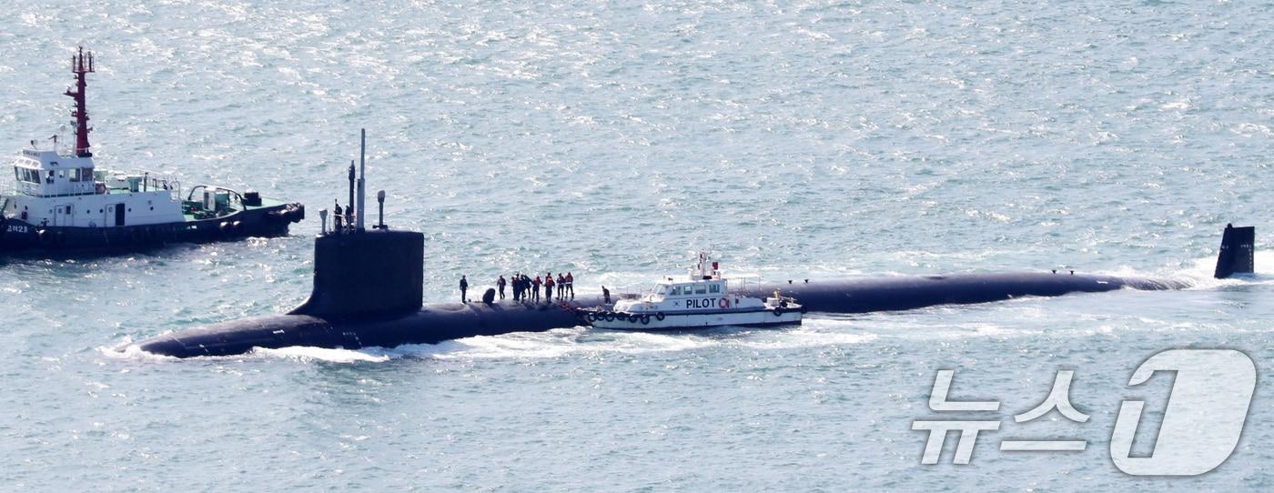 본문 이미지 - 미국 해군 버지니아급 핵잠수함 '버몬트함'(SSN-792·7800톤). 2024.9.23 ⓒ 뉴스1 윤일지 기자