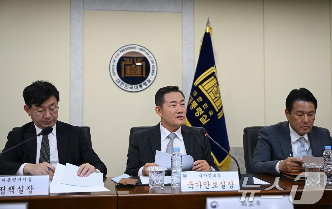 본문 이미지 - 신원식 국가안보실장이 24일 서울 용산 대통령실 청사에서 안보경제현안 점검회의를 주재하고 있다. (대통령실 제공) 2024.9.24/뉴스1 ⓒ News1 송원영 기자