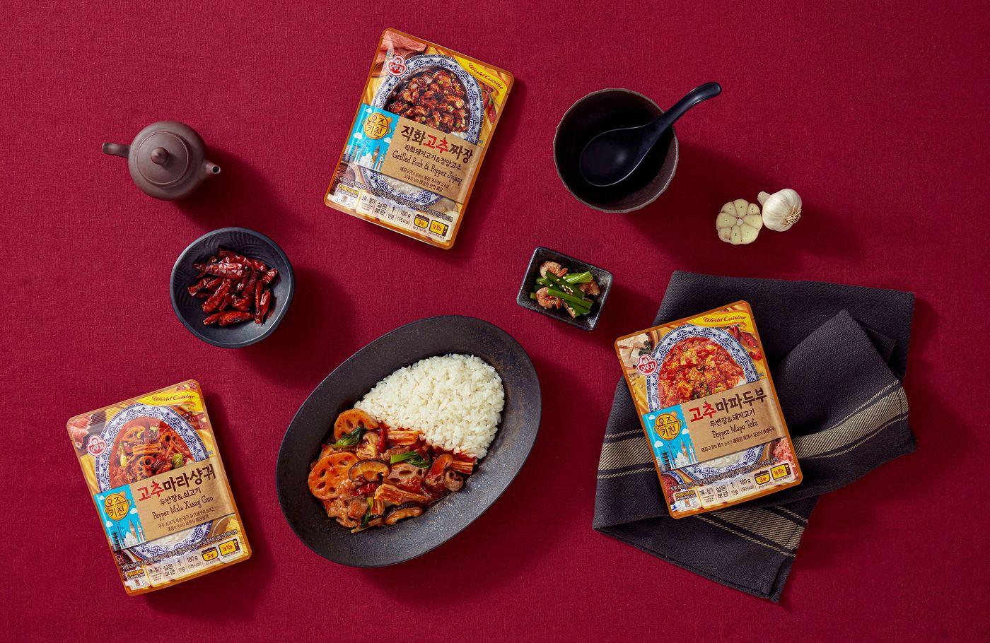 오뚜기 오즈키친 고추마랴샹궈·직화고추짜장·고추마파두부 연출컷(오뚜기 제공).