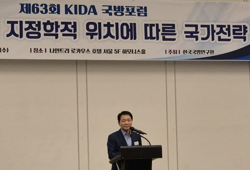 본문 이미지 - 국민의힘 소속 성일종 국회 국방위원장이 25일 오전 서울 용산구 로카우스 호텔에서 열린 제63회 KIDA국방포럼에 참석해 연설을 하고 있다.2024.9.25/뉴스1 ⓒ News1 박응진 기자