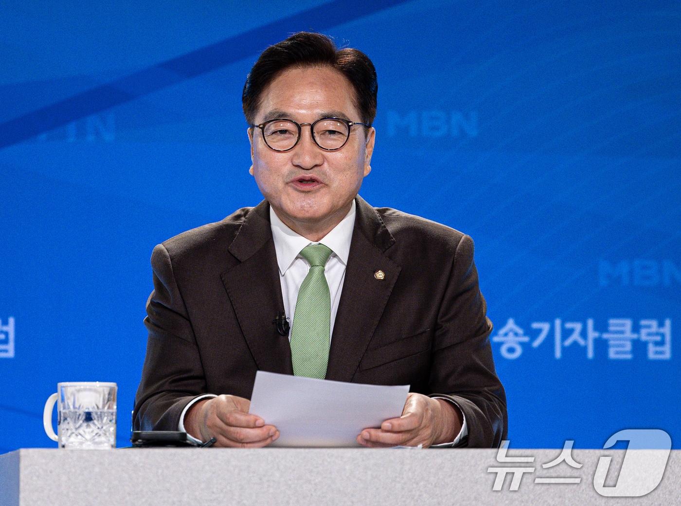 본문 이미지 - 우원식 국회의장이 25일 오전 서울 양천구 한국문화예술단체총연합회관에서 열린 한국방송기자클럽 토론회에서 모두발언을 하고 있다. 2024.9.25/뉴스1 ⓒ News1 이재명 기자