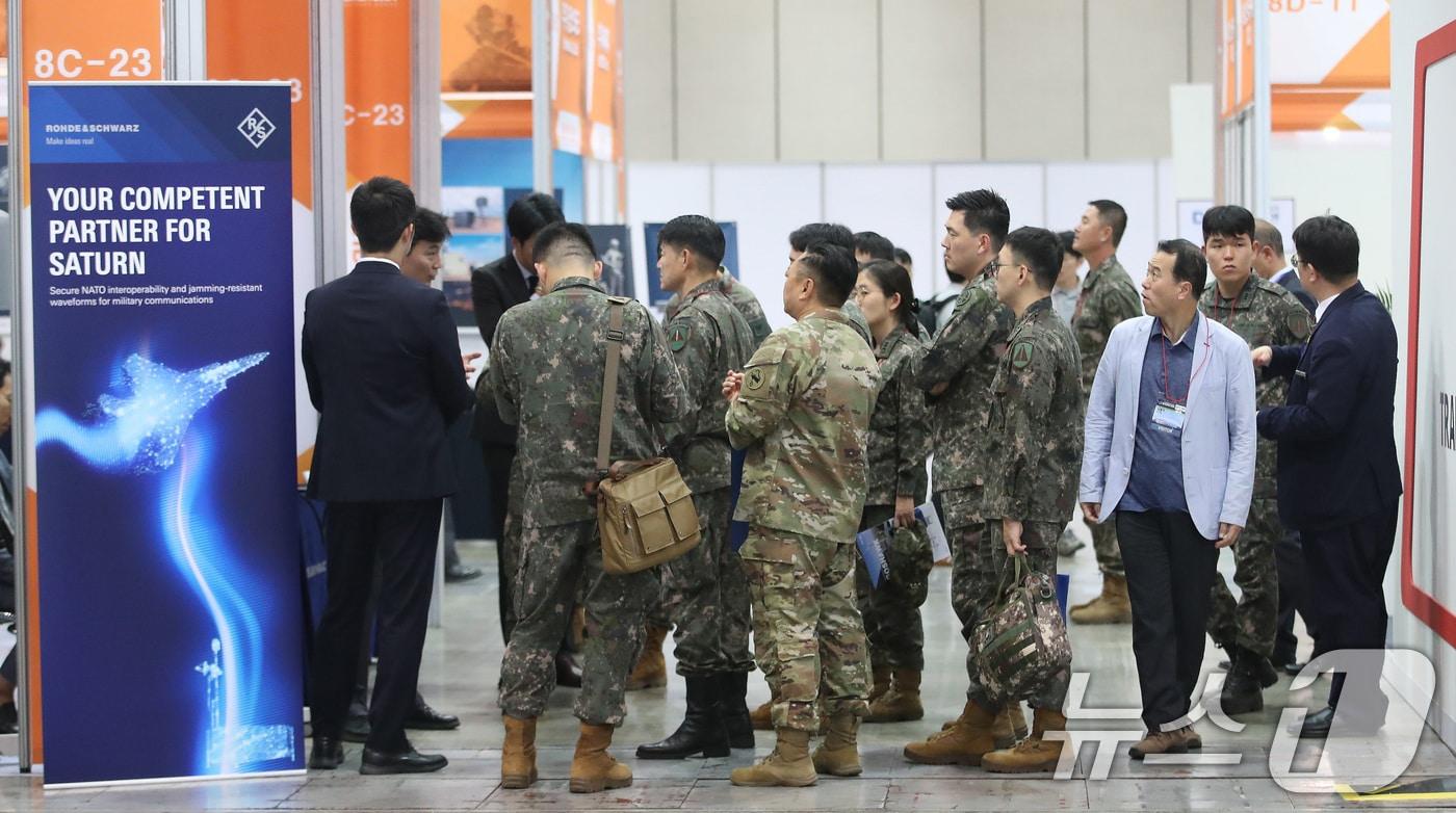 본문 이미지 - 2024년 DX KOREA 방산전시회장의 모습. 2024.9.25 ⓒ 뉴스1 임세영 기자