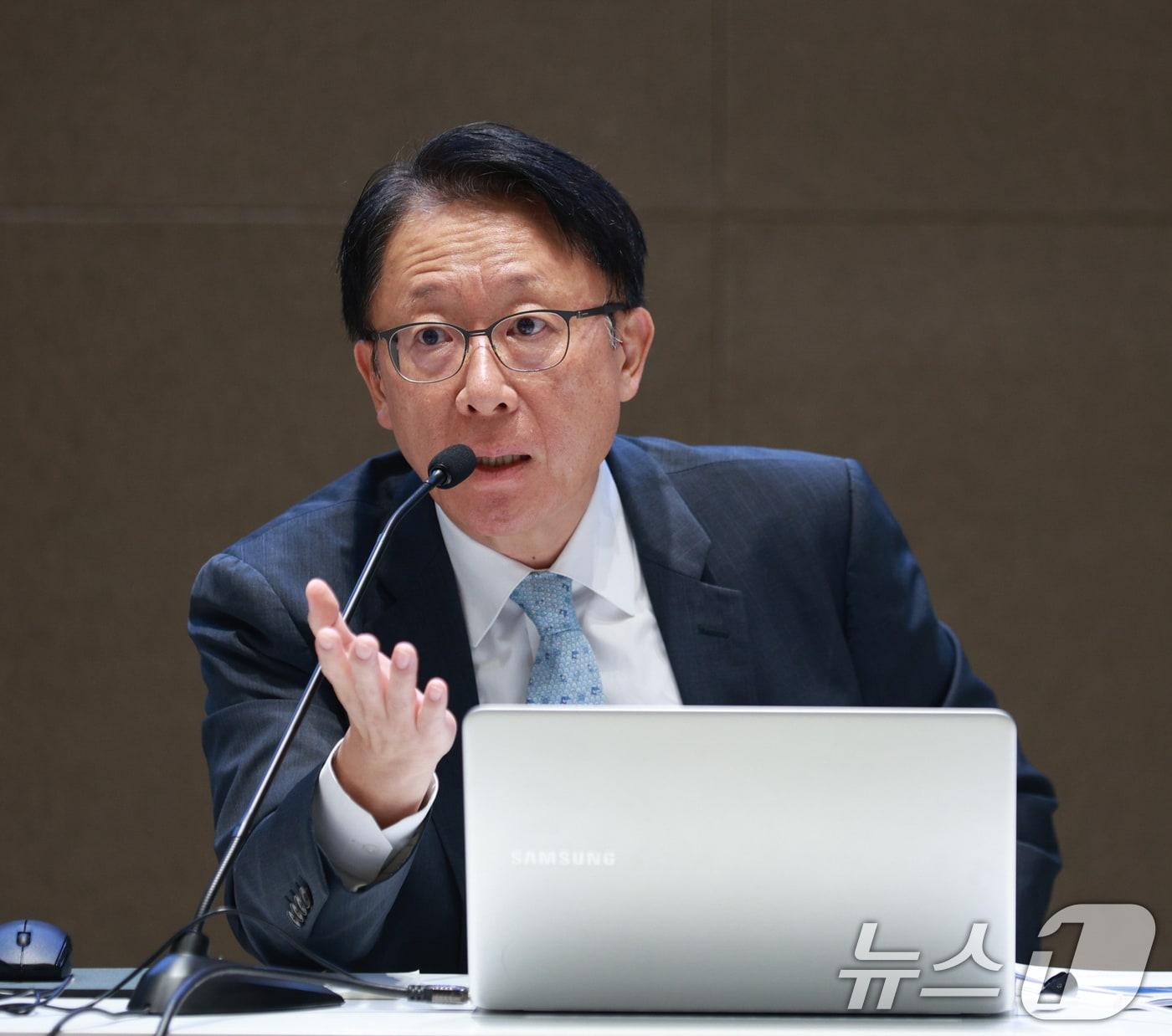 본문 이미지 - 신성환 한국은행 금융통화위원이 서울 중구 한국은행에서 열린 기자간담회에서 발언하고 있다. (한국은행 제공) 2024.9.25 ⓒ 뉴스1
