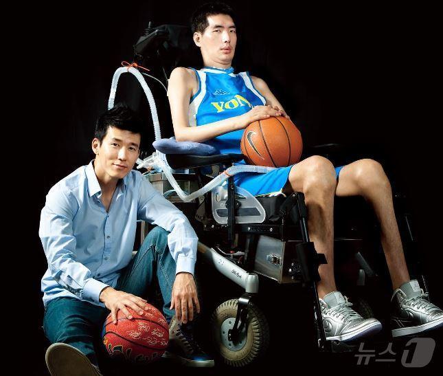 본문 이미지 - 고(故) 박승일 선수가 가수 션과 함께 한 모습. / 출처=션 인스타그램