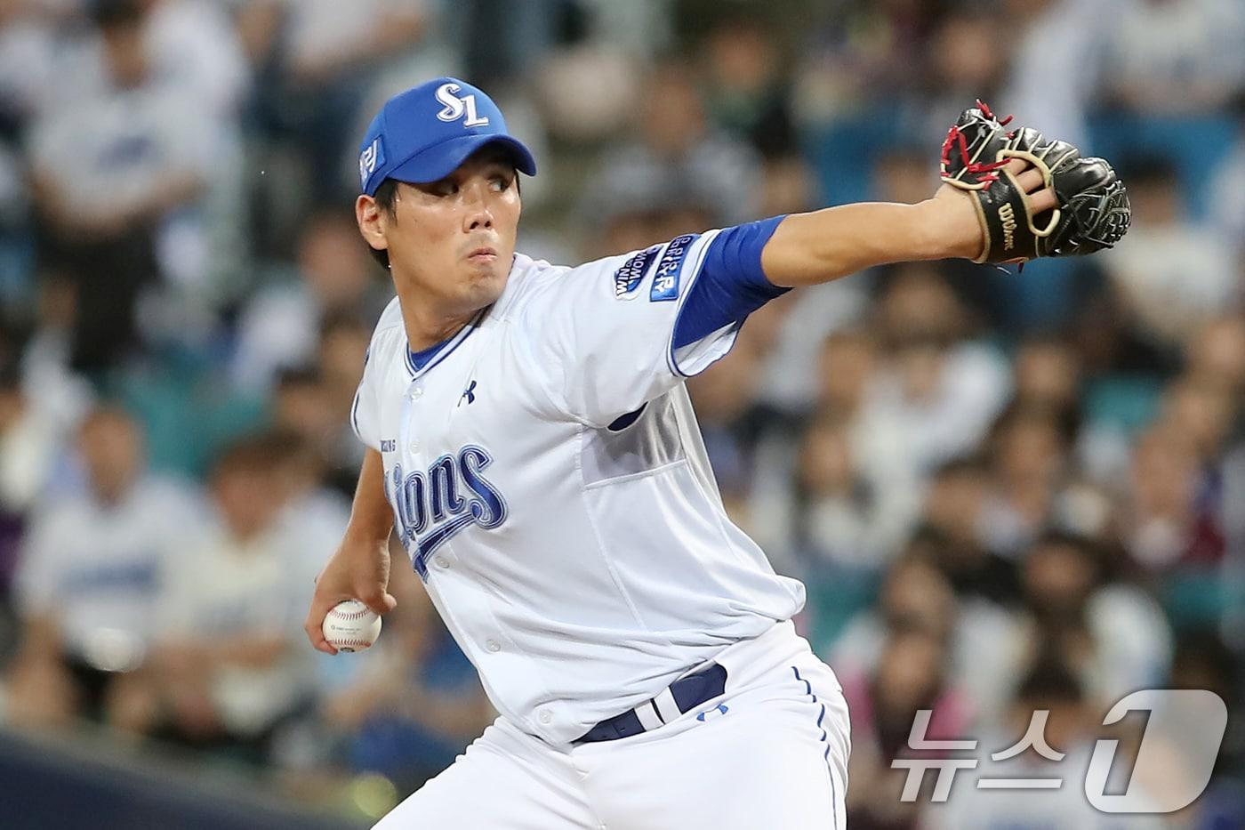 25일 오후 대구 삼성라이온즈파크에서 열린 프로야구 '2024 신한 SOL 뱅크 KBO리그' 키움 히어로즈와 삼성 라이온즈의 경기, 9회초 마운드에 오른 삼성 김재윤이 역투하고 있다. 2024.9.25/뉴스1 ⓒ News1 공정식 기자