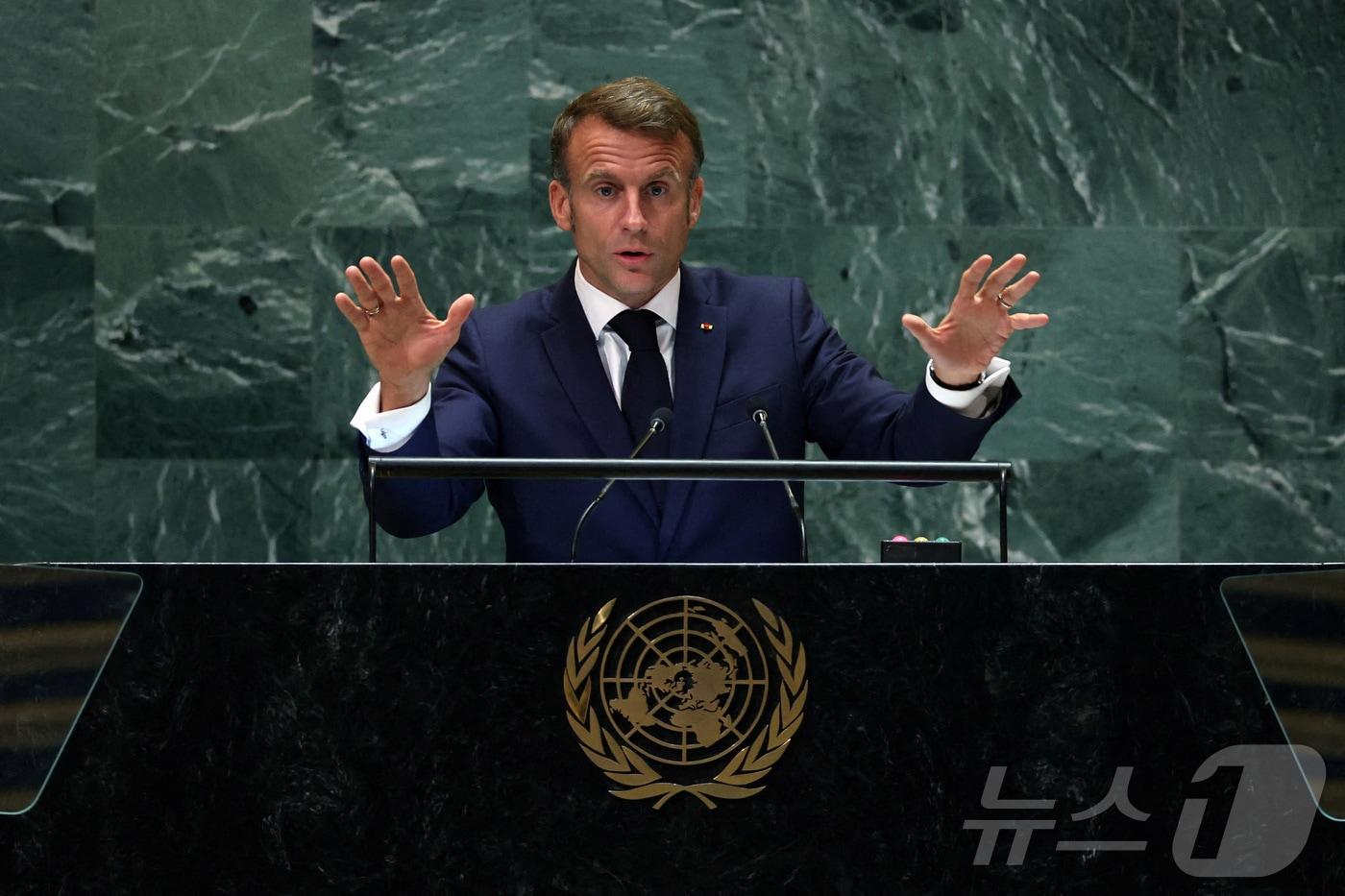 본문 이미지 - 에마뉘엘 마크롱 프랑스 대통령이 25일(현지시간) 뉴욕 유엔본부에서 유엔총회 일반토의 연설을 하고 있다. 2024.9.25 ⓒ 로이터=뉴스1 ⓒ News1 강민경 기자