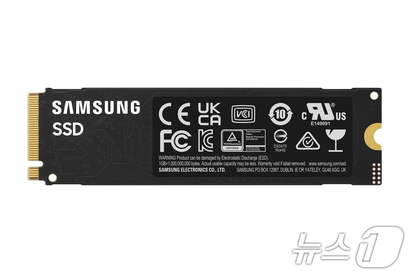 삼성전자 PCIe(고속 인터페이스 규격) 4.0 기반의 고성능 소비자용 솔리드스테이트드라이브(SSD) '990 에보(EVO) 플러스'. (삼성전자 제공) 2024.9.26/뉴스1